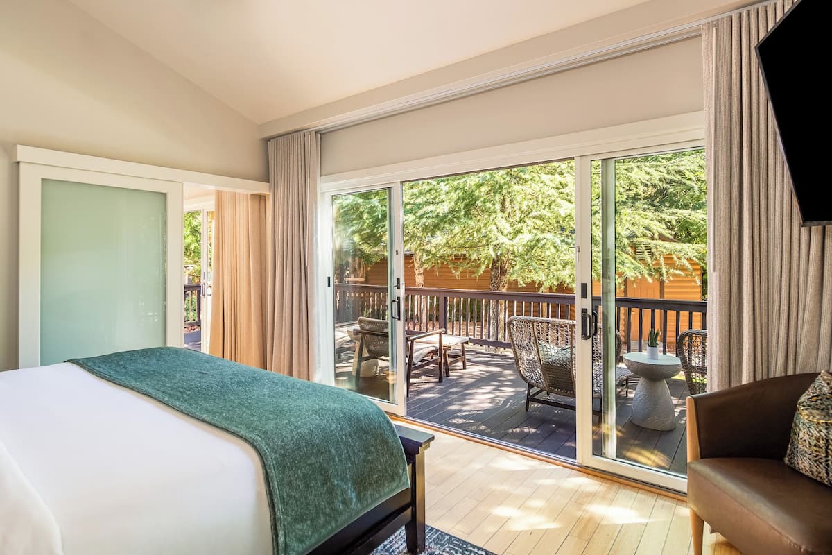 Suite (Spa Suite) | Sengetøy av topp kvalitet, minibar, safe på rommet og skrivebord