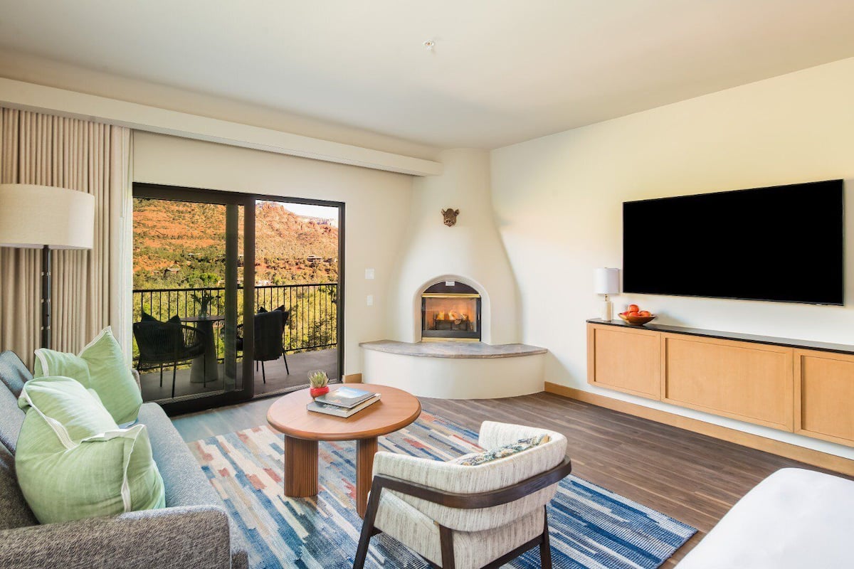 Suite junior, 1 cama King size y sofá cama (Cliffs,0.1mi from L'Auberge de Sedona) | Ropa de cama de alta calidad y minibar