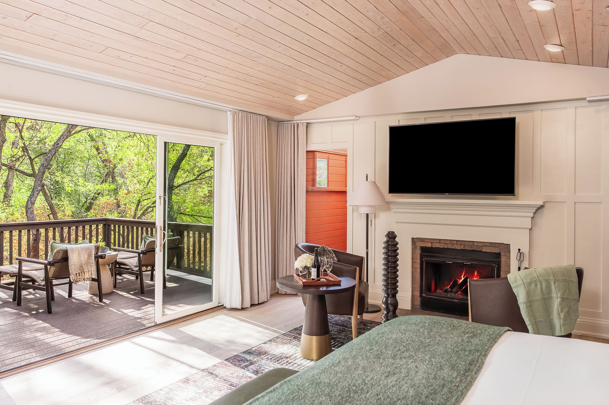 Premier Cottage (Creekside) | Premium bedding, minibar, in-room safe, individually decorated