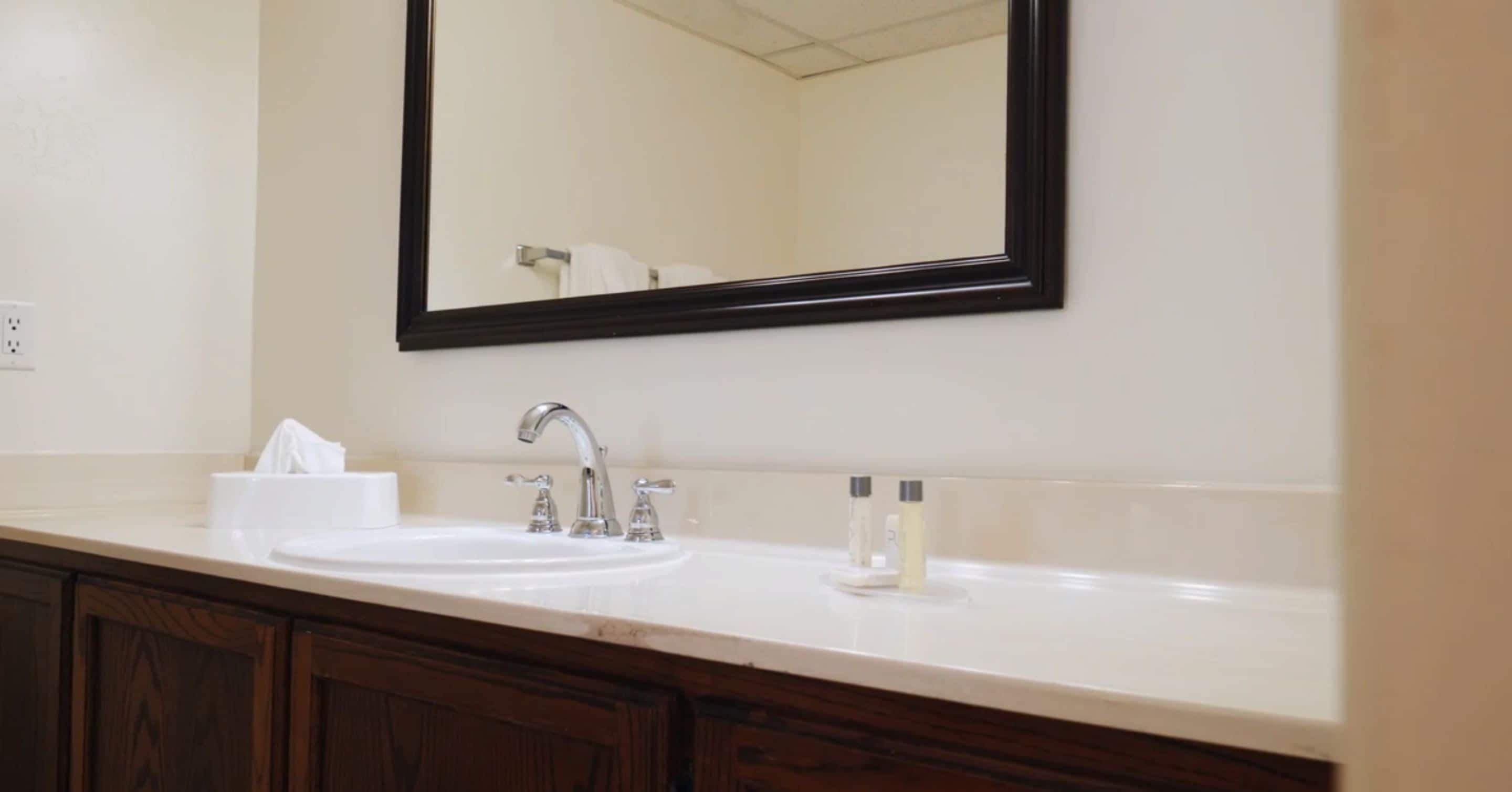standard suite, 2 bedrooms | bathroom sink