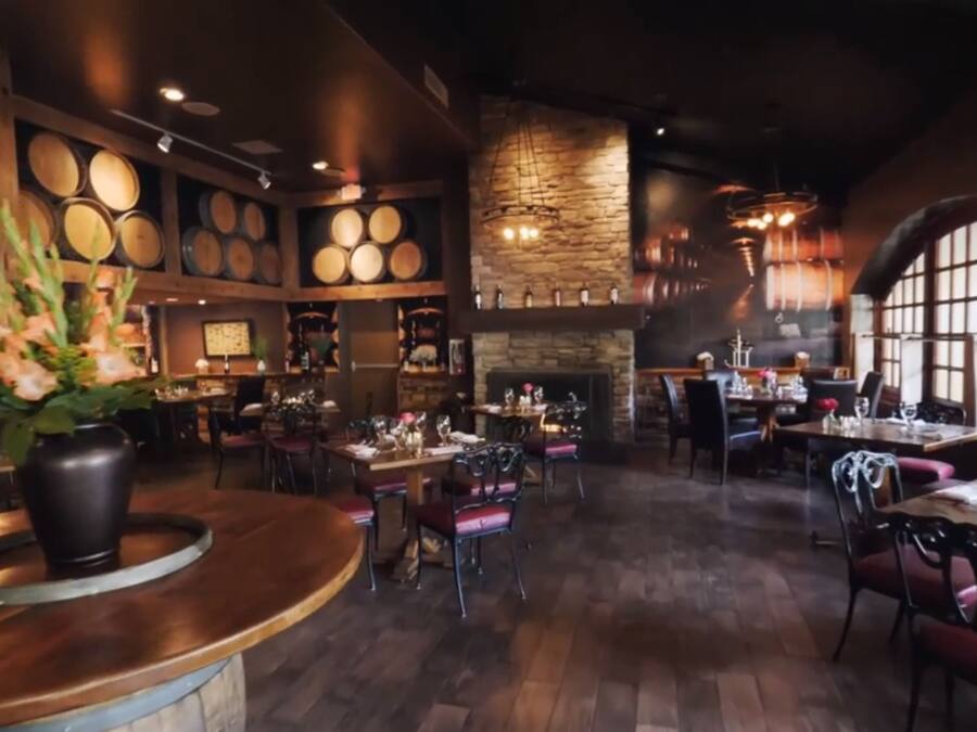 2 restaurantes, é servido almoço