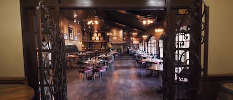 2 restauranter, lunsj serveres