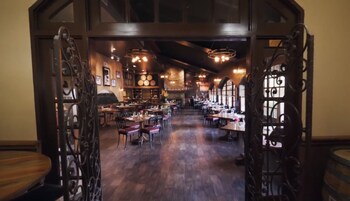 2 restaurants; lunch and dinner served at Hilton Vacation Club Los Abrigados Resort & Spa Sedona