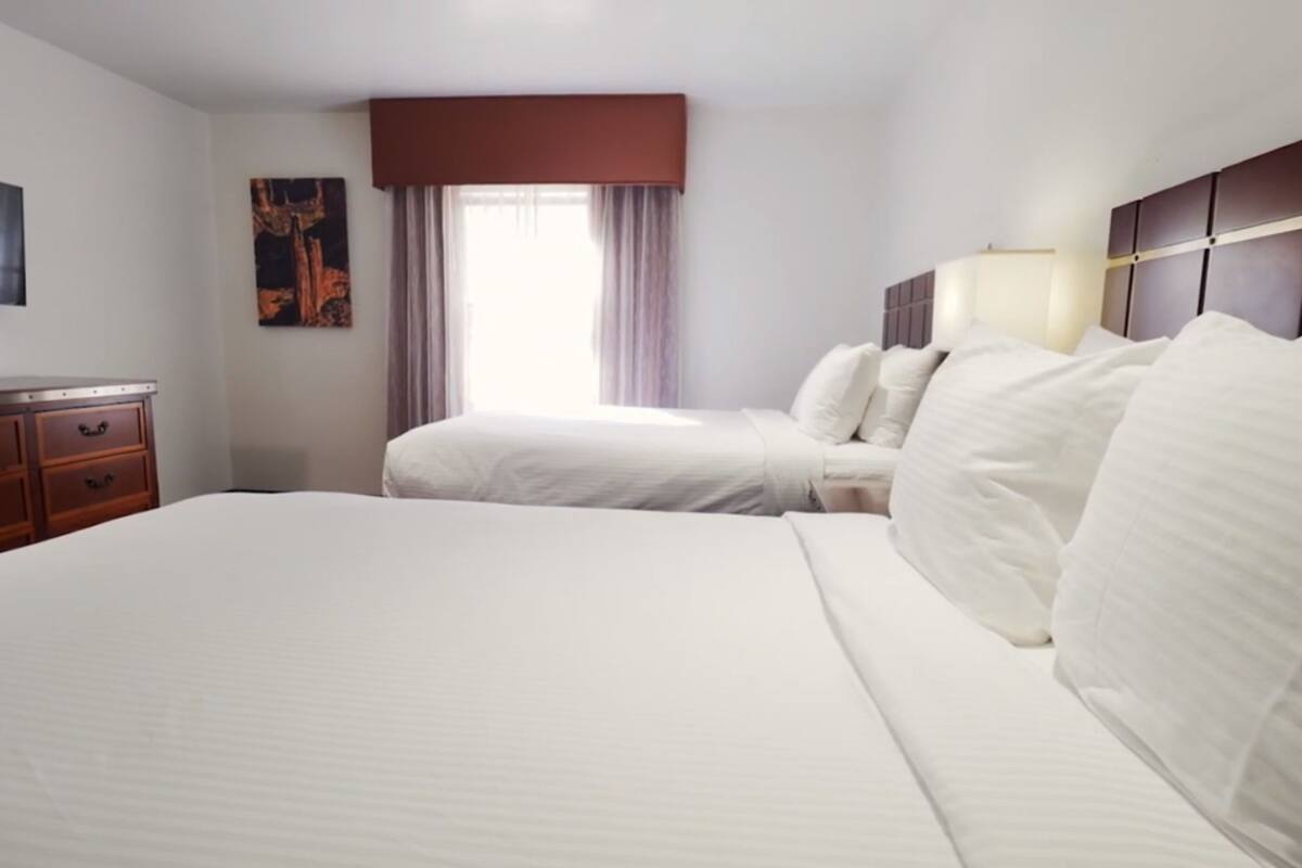 standard suite, 2 bedrooms | extra beds
