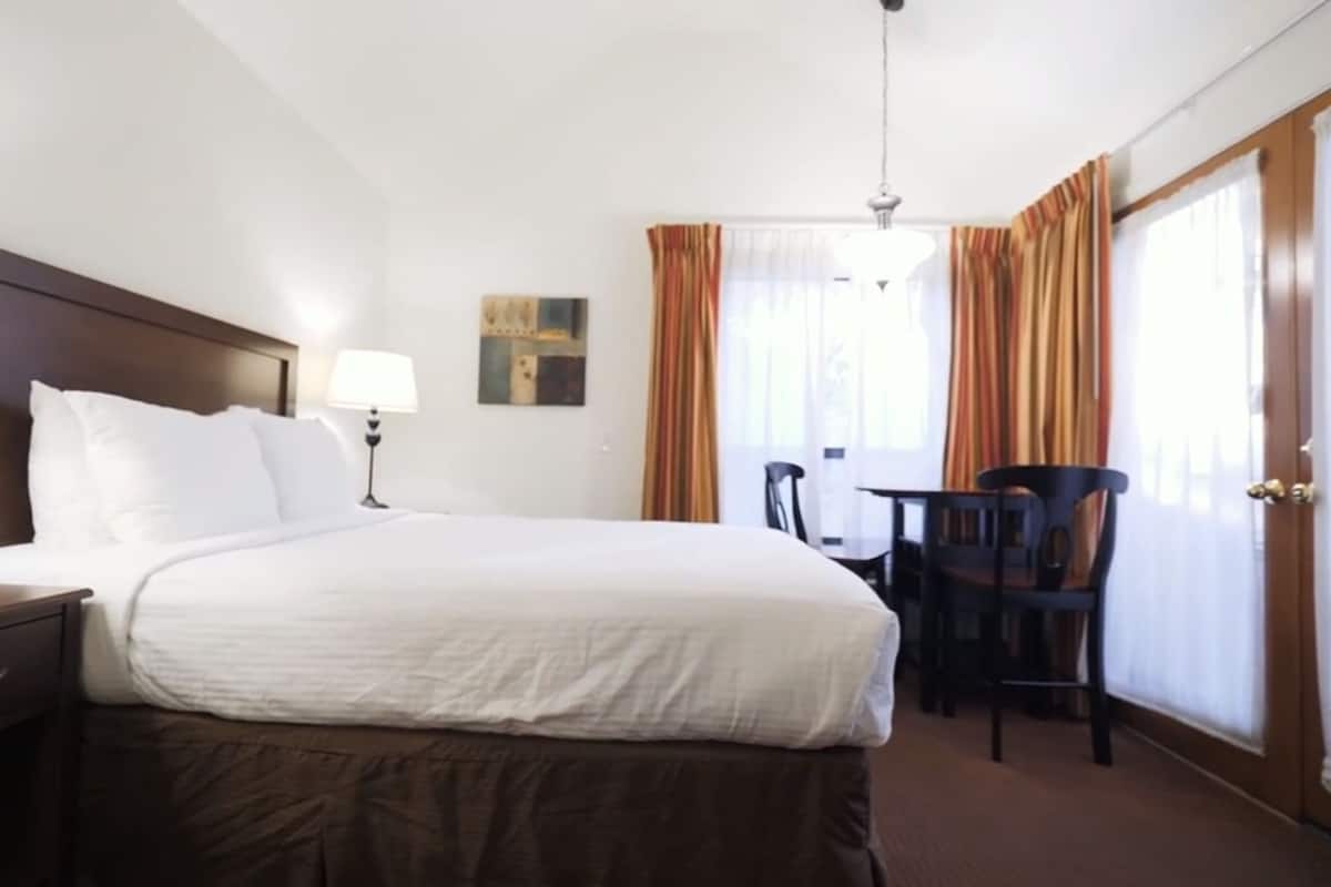 1 bedroom, in-room safe, desk, iron/ironing board