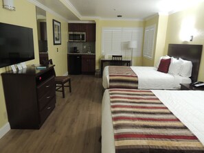 Desk, iron/ironing board, free WiFi, bed sheets - Pacific Inn of Redwood City (Redwood City)