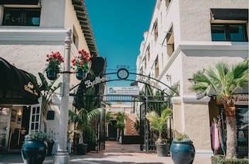 Patio, balcany or terrace at Balboa Inn, On the Beach