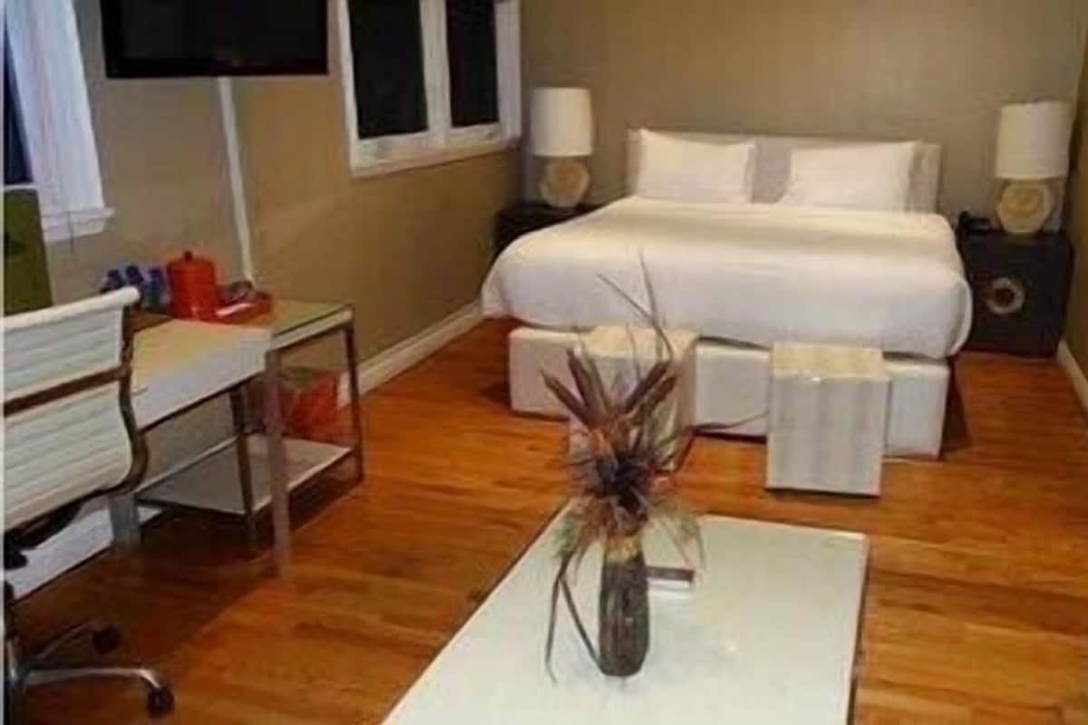 Down comforters, in-room safe, soundproofing, iron/ironing board