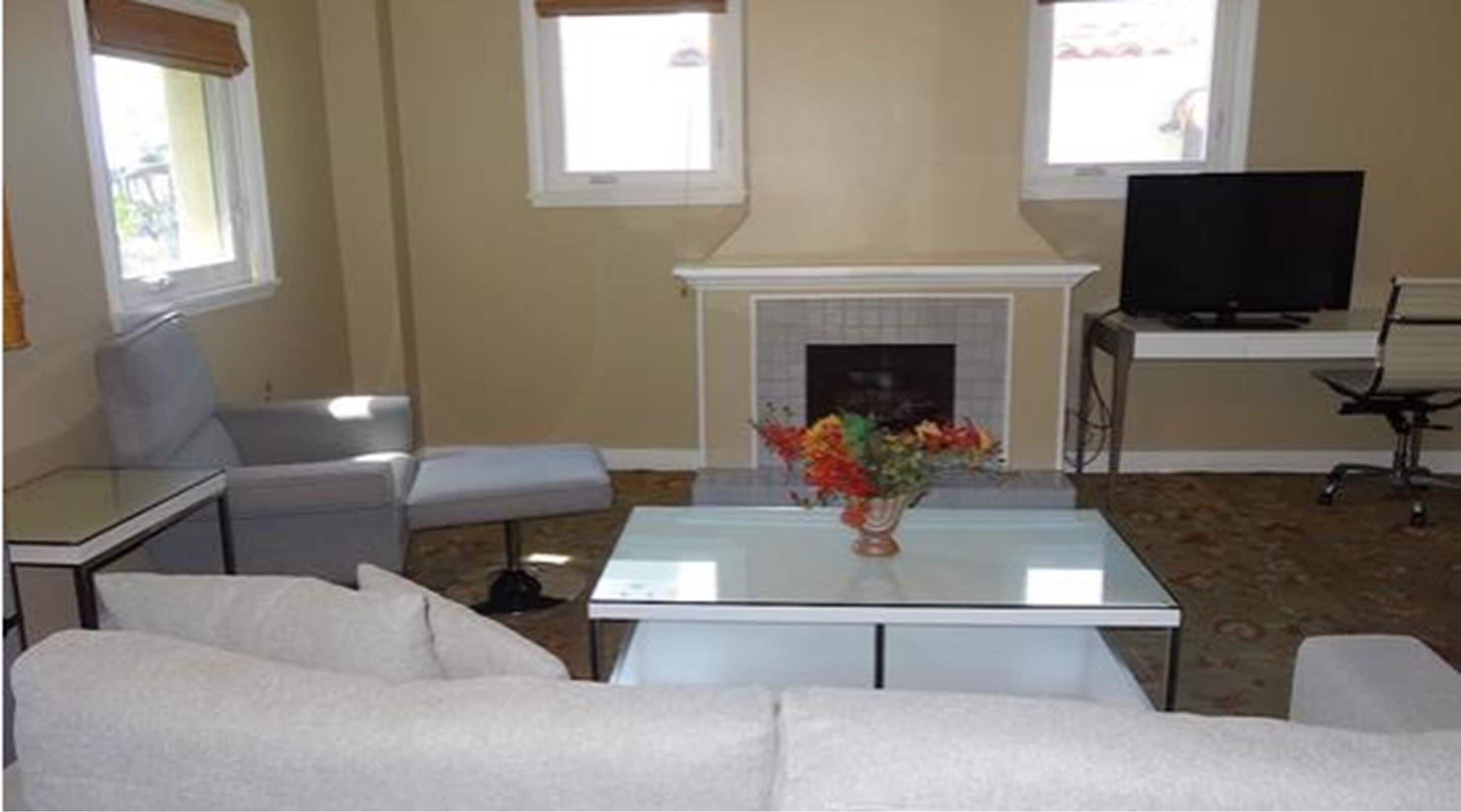 Photo - Balboa Inn, On The Beach At Newport