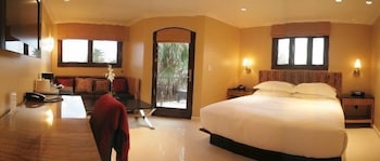 Down comforters, in-room safe, soundproofing, iron/ironing board at Balboa Inn, On the Beach