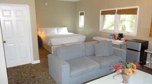 Suíte, 1 cama King e sofá-cama, no pátio | Edredons de pluma, cofres nos quartos, quartos à prova de som