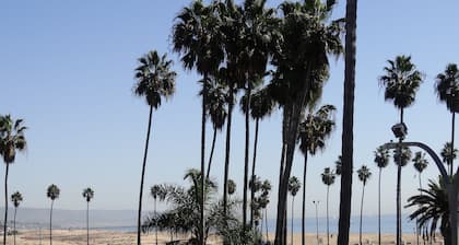 Balboa Inn, On the Beach