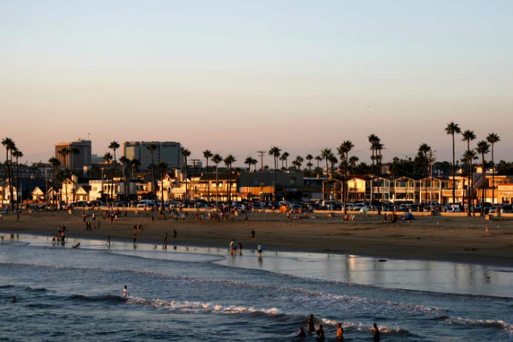 Balboa Inn, On the Beach