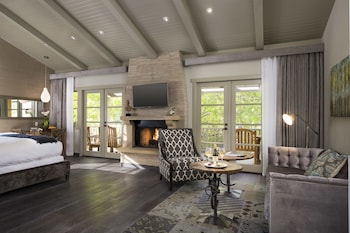 1 bedroom, Egyptian cotton sheets, premium bedding, down comforters at Bernardus Lodge & Spa