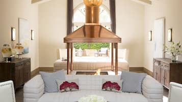 Couples treatment room(s), sauna, hot tub, steam room