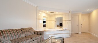 Red Roof Inn & Suites Monterey