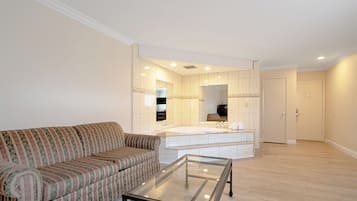 Suite, Non Smoking, Jetted Tub (2 King Beds) | Desk, blackout drapes, iron/ironing board, cribs (free)