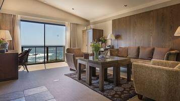 Frette Italian sheets, premium bedding, pillow-top beds, in-room safe