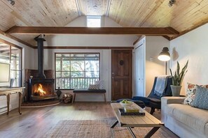 3 Bedroom Cottage | Living area | 42-inch flat-screen TV with cable channels, TV - Heritage House Resort & Spa (Little River)