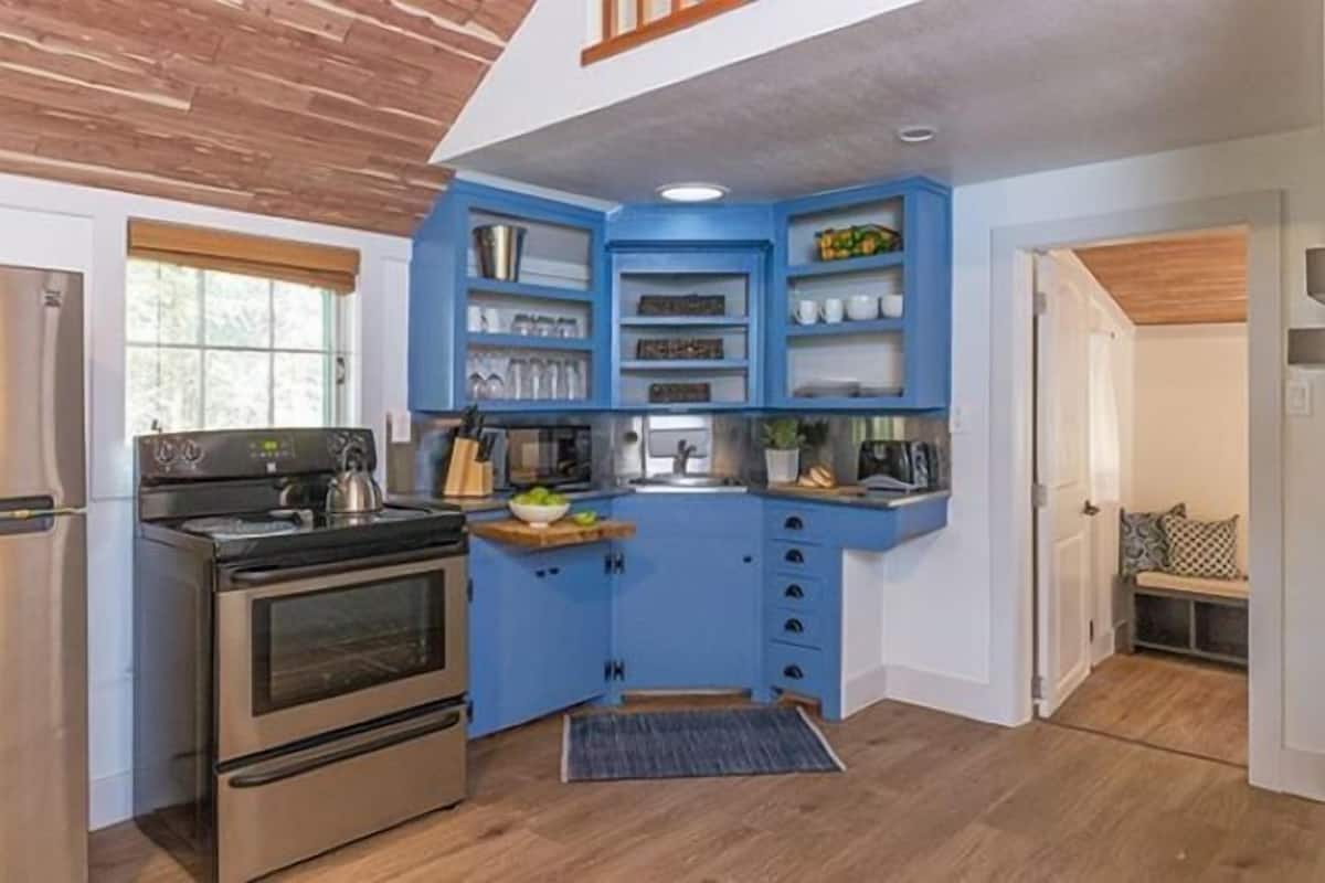 cottage | private kitchen | mini-fridge, microwave, coffee/tea maker, electric kettle