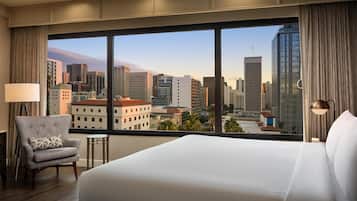 Standard Room, 1 King Bed, Non Smoking, City View | Premium bedding, pillow-top beds, in-room safe, desk