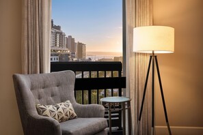 Premium bedding, pillowtop beds, in-room safe, desk