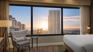 Quarto standard, 1 cama King, para não fumantes, vista para a baía | Roupas de cama premium, camas com colchões pillow-top