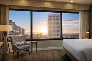 스탠다드룸, 킹사이즈침대 1개, 금연, 베이 전망 | 고급 침구, 필로우탑 침대, 객실 내 금고, 책상