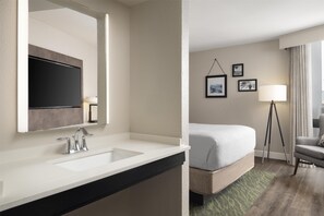 1 bedroom, premium bedding, pillow-top beds, in-room safe