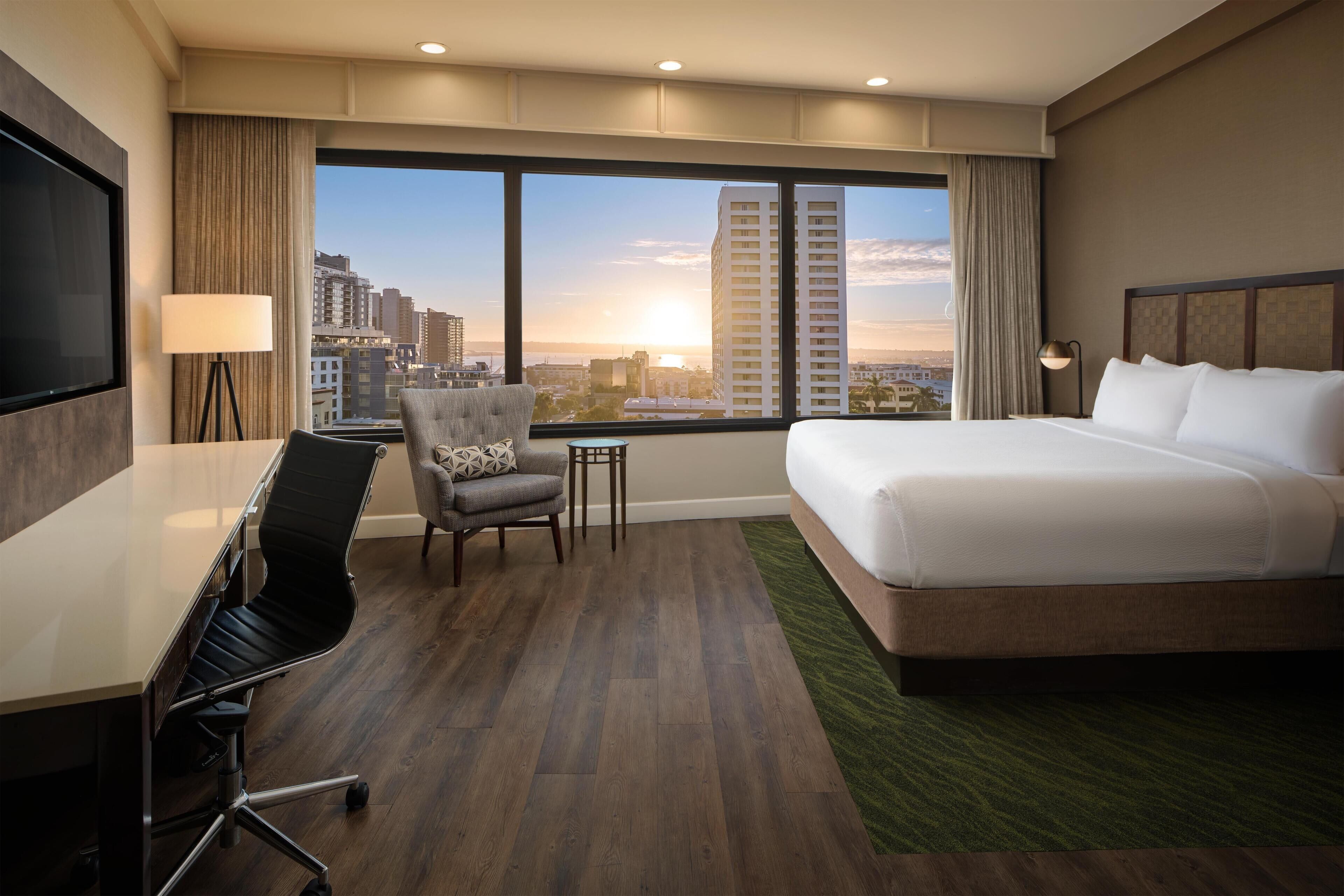 Standard Room, 1 King Bed, Non Smoking, Bay View