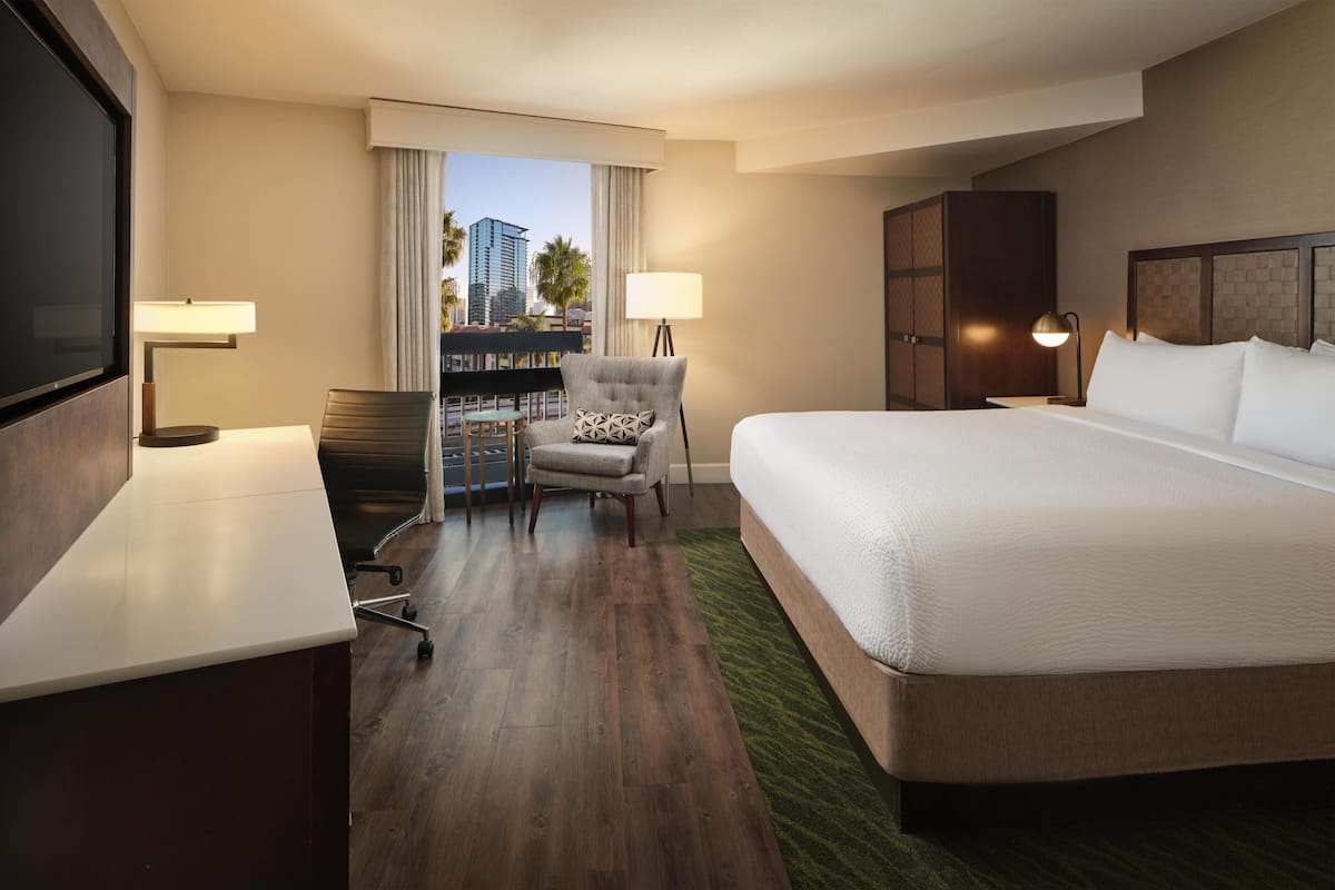 Standard Room, 1 King Bed, Non Smoking, Bay View