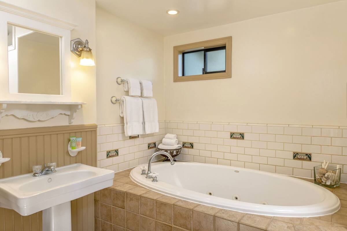 Baño | Regadera, amenidades de baño gratuitas, secadora de cabello, toallas