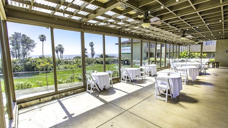 Free daily buffet breakfast . The Pierpont Inn