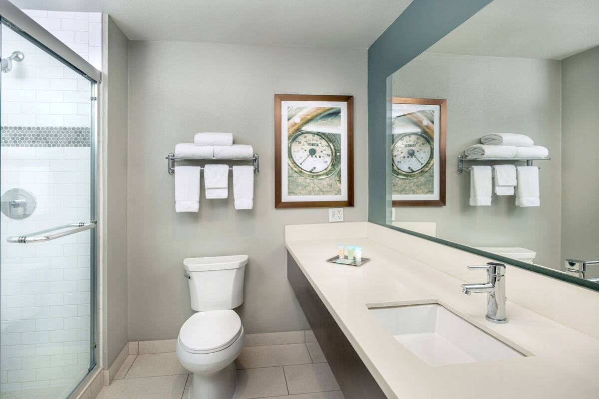 Baño | Regadera, amenidades de baño gratuitas, secadora de cabello, toallas