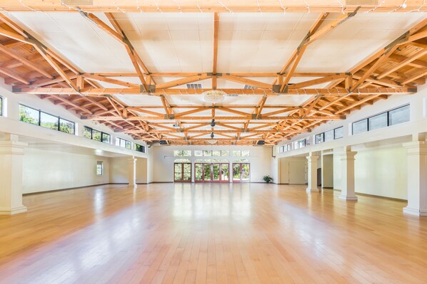 Meeting facility - The Pierpont Inn (Ventura)