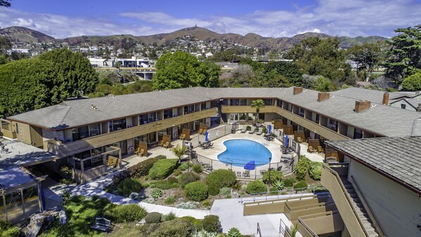 Außenpool, geöffnet von 07:00 Uhr bis 21:00 Uhr, Liegestühle