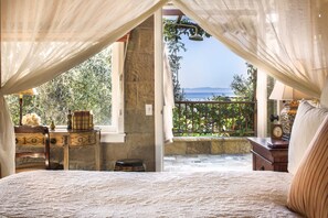 Premium bedding, in-room safe, blackout drapes, iron/ironing board