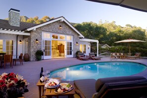 Premium bedding, in-room safe, blackout drapes, iron/ironing board - San Ysidro Ranch (Santa Barbara)
