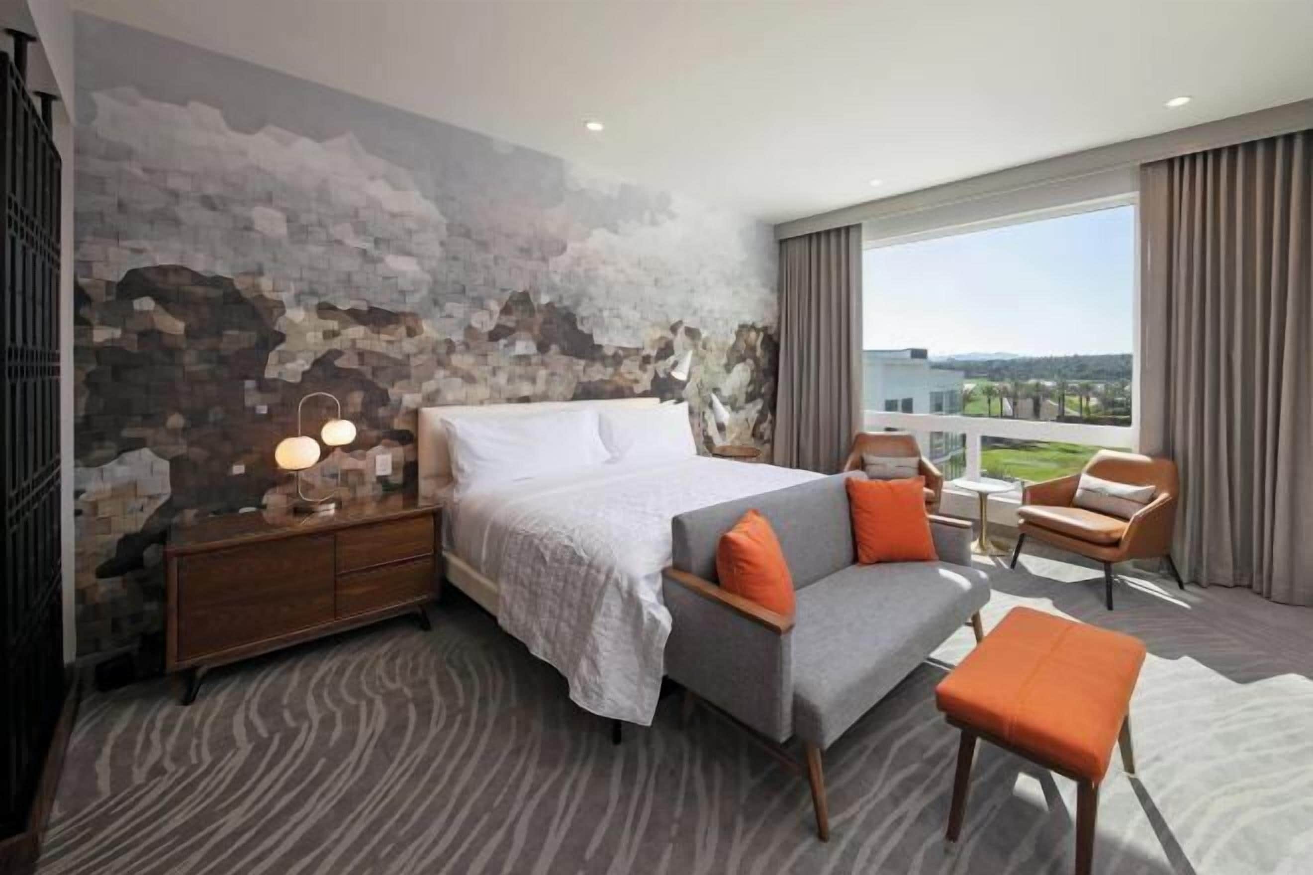 Literie hypoallergénique, coffres-forts dans les chambres, bureau