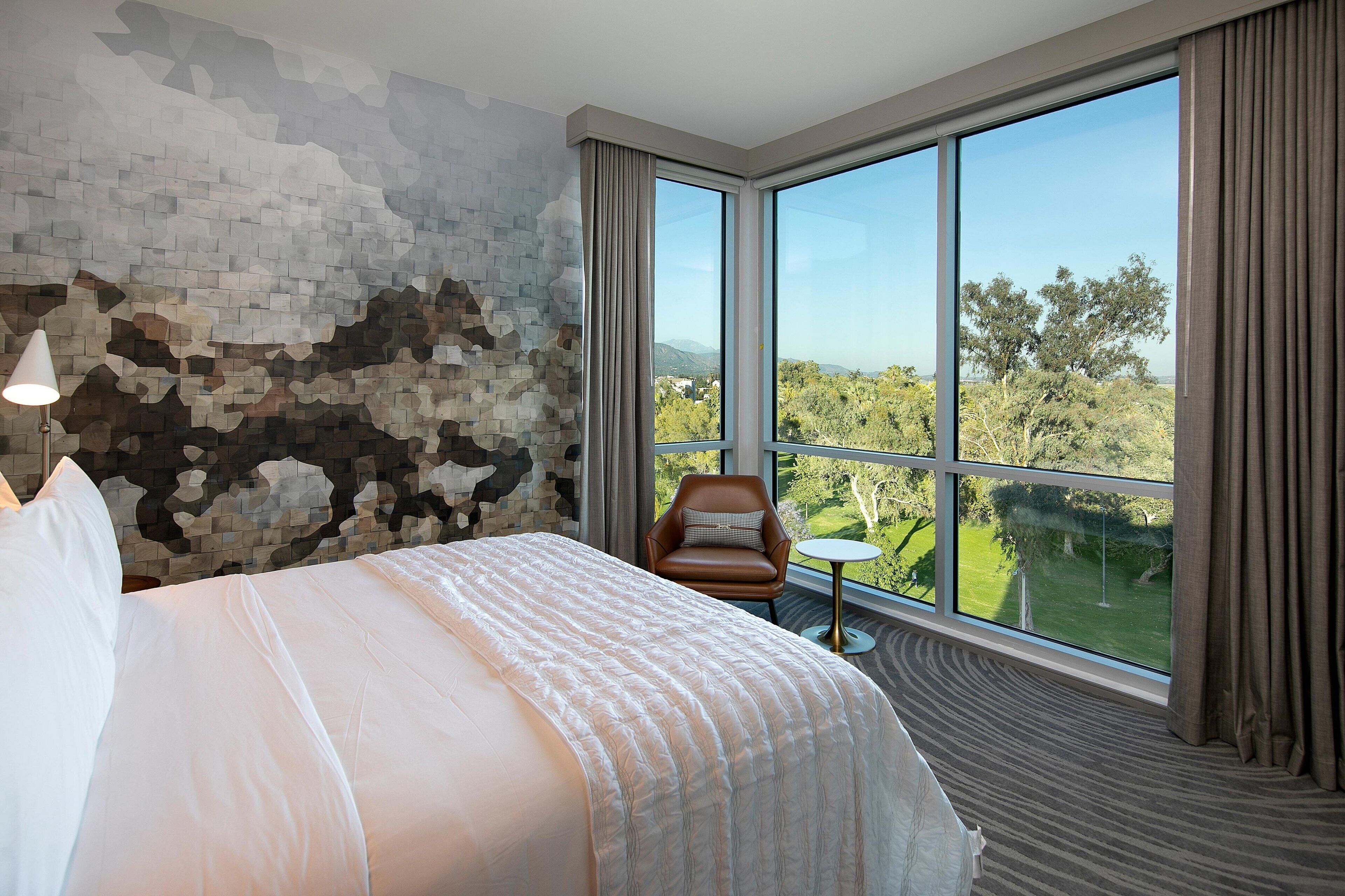 suite, 1 bedroom | 1 bedroom, hypo-allergenic bedding, in-room safe, desk