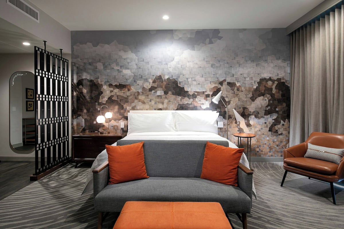 Hypo-allergenic bedding, in-room safe, desk, laptop workspace