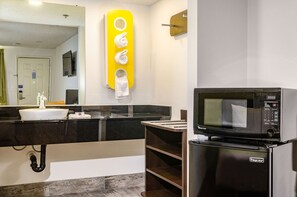 Deluxe-Suite, 1 King-Bett, Nichtraucher, Kühlschrank und Mikrowelle | Zimmerausstattung
