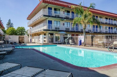 Motel 6 Fresno, CA - Yosemite Hwy