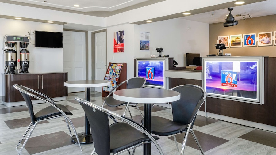 Motel 6 Fresno, CA - Yosemite Hwy