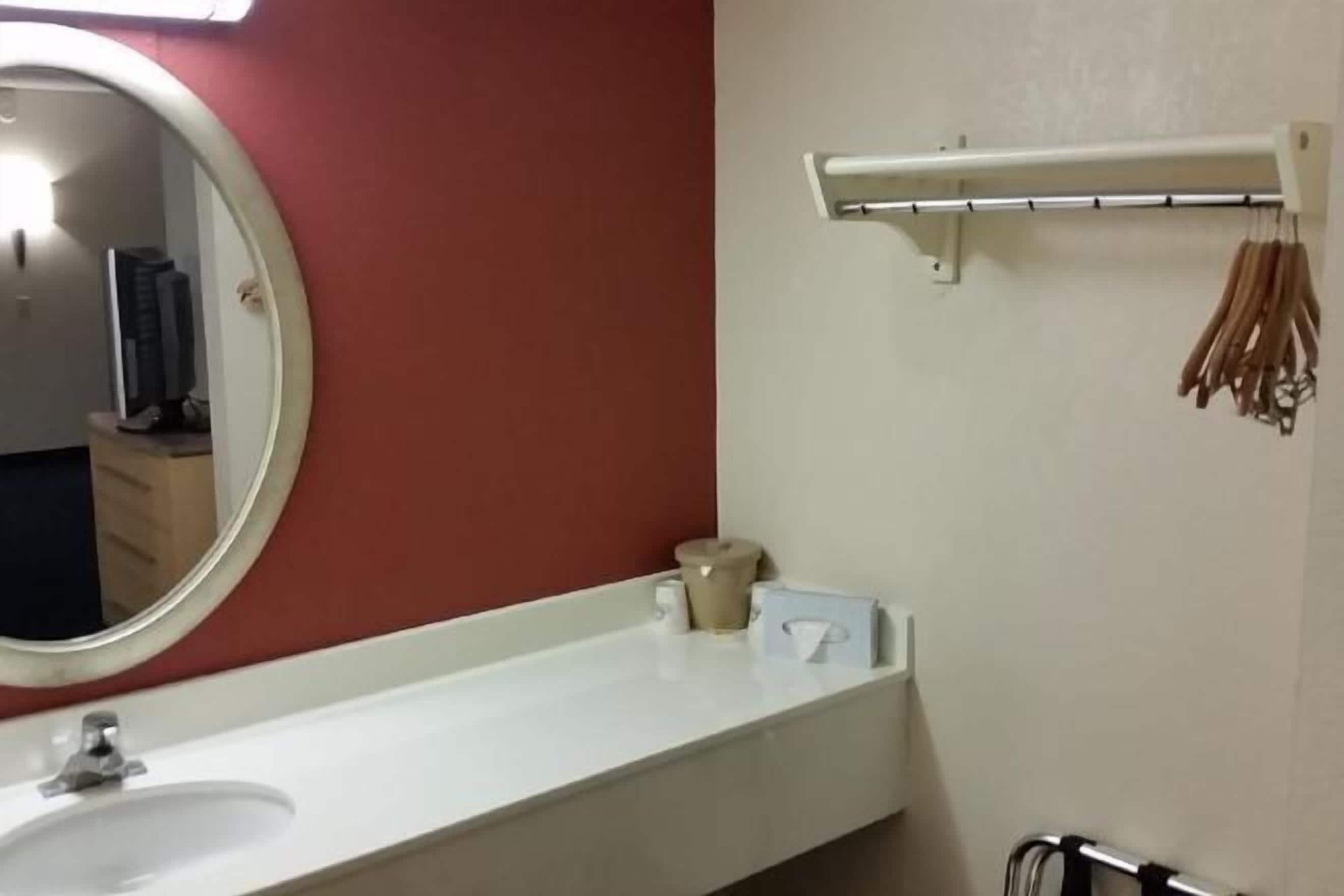 욕실 | 샤워기/욕조 결합, 무료 세면용품, 헤어드라이어, 타월