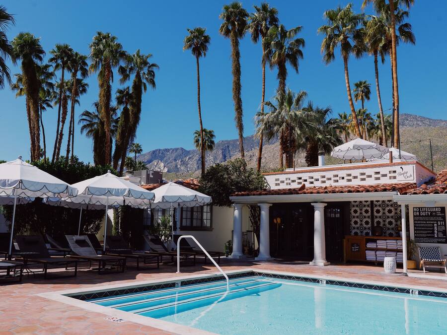 3 outdoor pools, open 7:00 AM to midnight, free cabanas, pool umbrellas