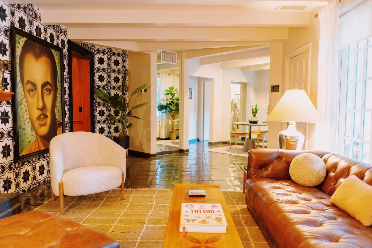 Room (Continental) | Living area