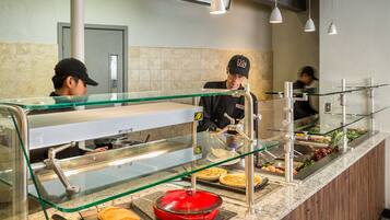 Frokostbuffé hver dag (USD 15 per person)