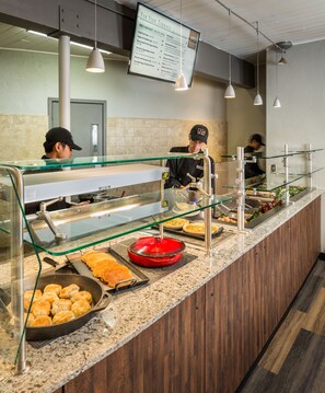 Petit déjeuner buffet (15 USD par personne)