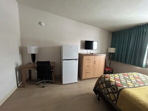 Habitación individual estándar, 1 cama de matrimonio, no fumadores | Decoración individual, mobiliario individual, escritorio y wifi gratis